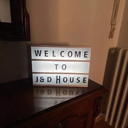알바 J & D House 아파트 외부 사진